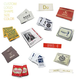 Etichette stampate personalizzate mostrato come esempio di produzione di etichette tessili con esempio di etichetta tessile tessuta
