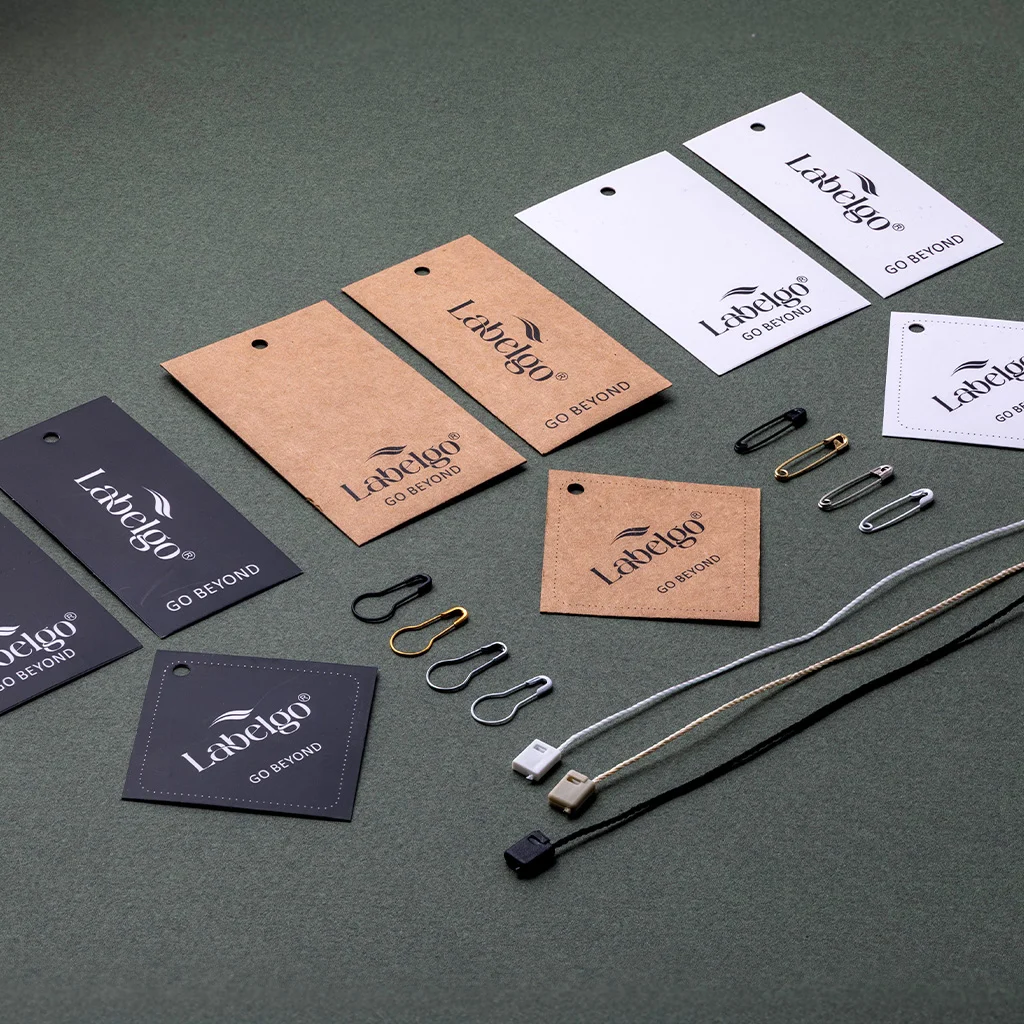 Set Cartellini in Cartoncino Kraft, Nero e Bianco – realizzato da LabelGo
